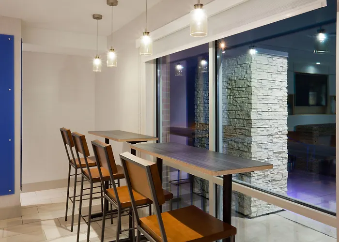 Holiday Inn Express And Suites Des Moines Downtown By Ihg